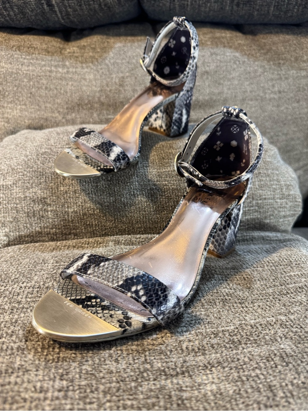 Ted Baker Black/Gray Snake Skin adjustable ankle strap block heel Size 9.5  40.5 - Picture 2 of 15
